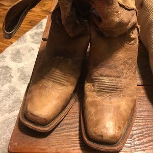 Justin women’s bent rail distressed western boots